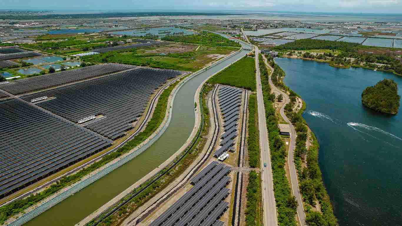 人生就是博能源事业提供智慧能源管理、、、、太阳能监控管理、、、全方位电厂建置及运维解决方案，，并拥有管理超过6000案场的经验